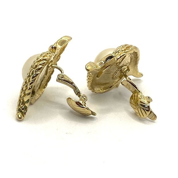 Trifari TM Clip Ons Earrings Faux Pearls 80s 90s - Picture 8 of 11